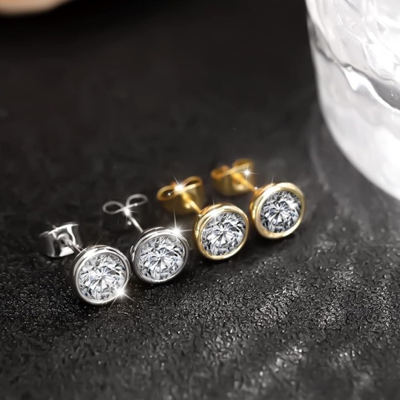 Bezel Vintage 18k 1 Cttw Round Diamond Earrings - Picture 3 of 16